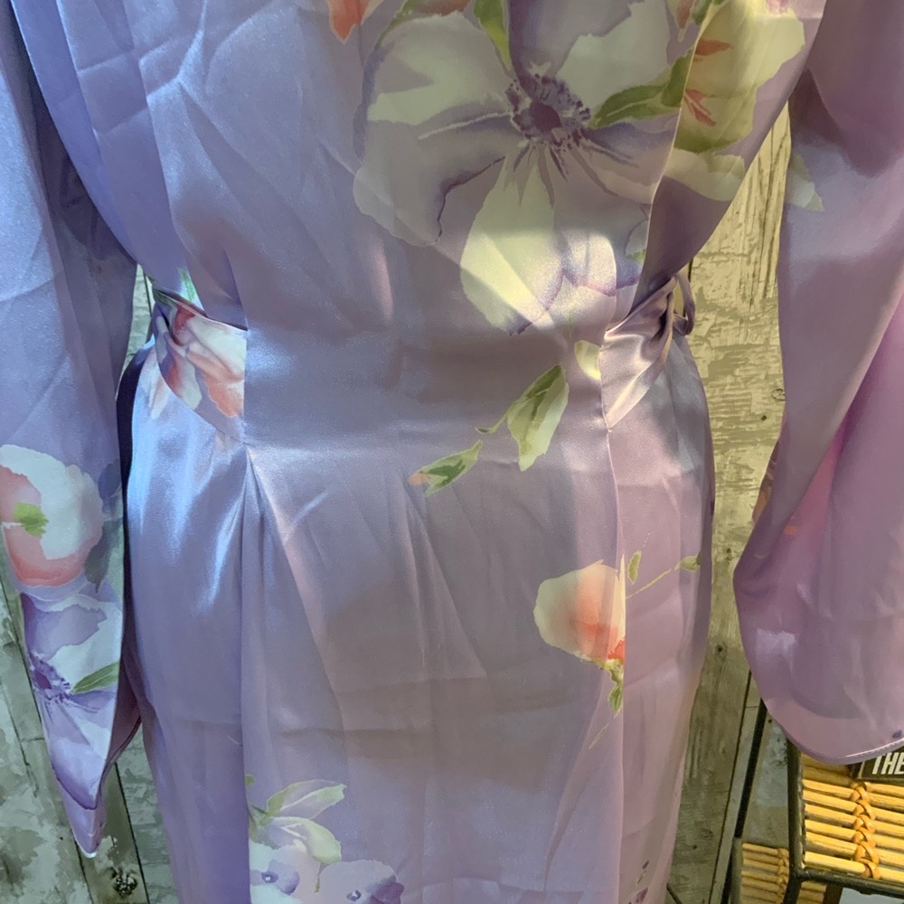 Jones New York Floral Purple Satin Robe. Size L/XL - Picture 6 of 7